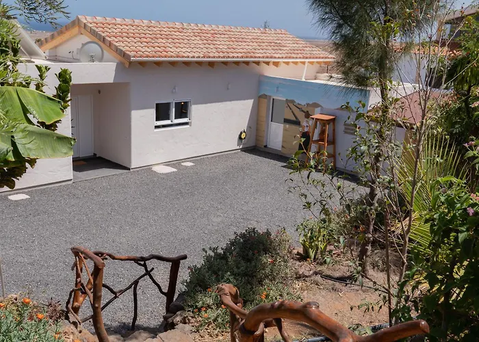 Roberto By Don Robertos Paraiso *