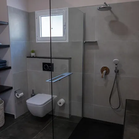 Roberto By Don Robertos Paraiso