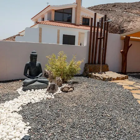 Roberto By Don Robertos Paraiso *