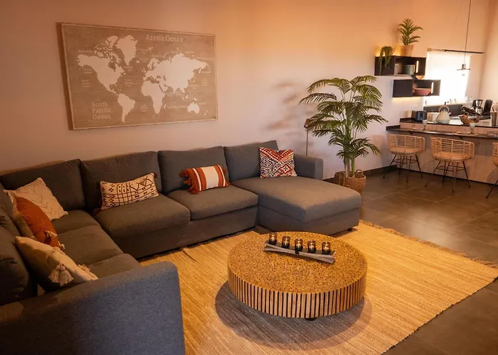 Roberto By Don Robertos Paraiso