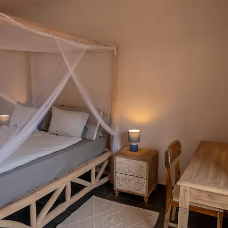 Roberto By Don Robertos Paraiso * Parque Holandes